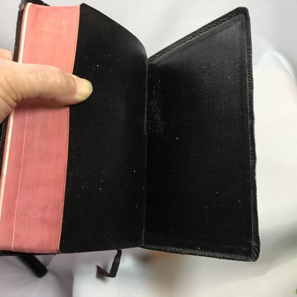Holy Bible Pilgrim Edition Oxford Press 1952 2nd Ed. Black Leather Cover - Picture 13 of 15